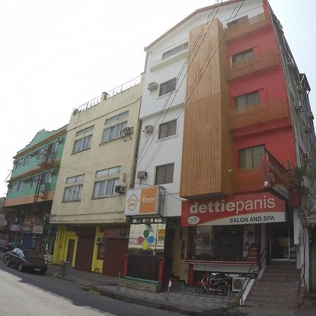 Oriental Pension Plaza Ormoc Kültér fotó
