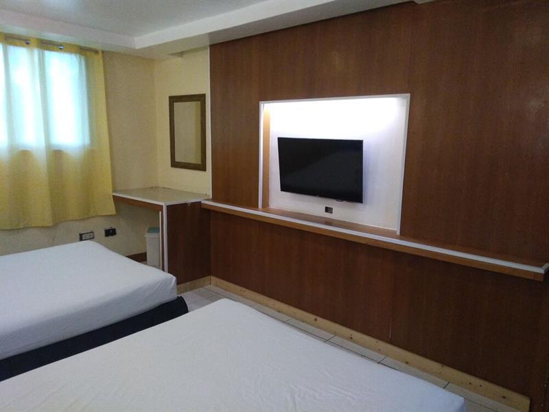 Oriental Pension Plaza Ormoc Kültér fotó