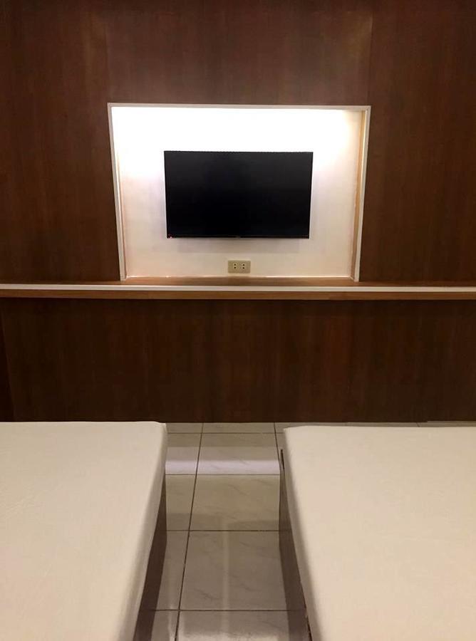 Oriental Pension Plaza Ormoc Kültér fotó