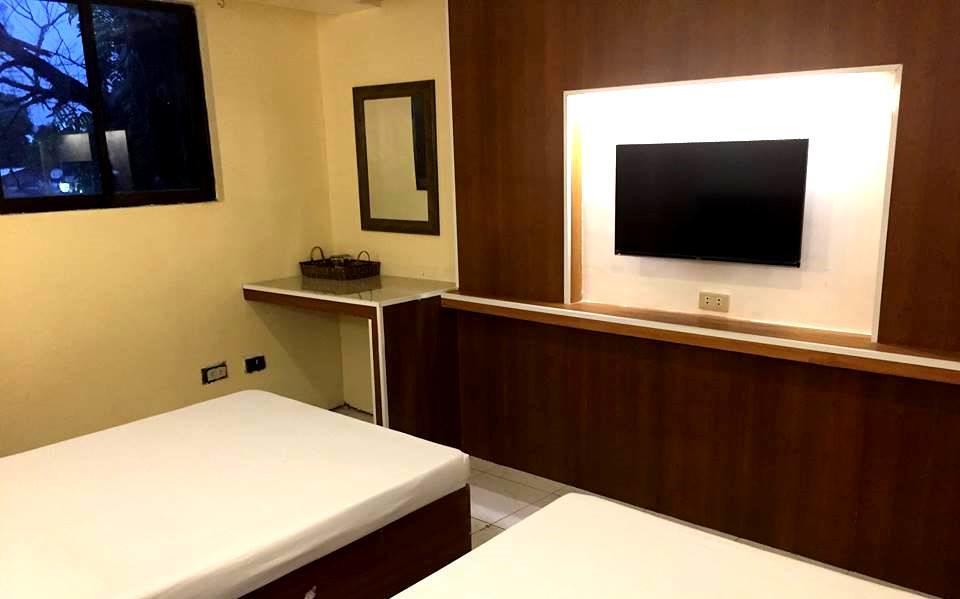 Oriental Pension Plaza Ormoc Kültér fotó
